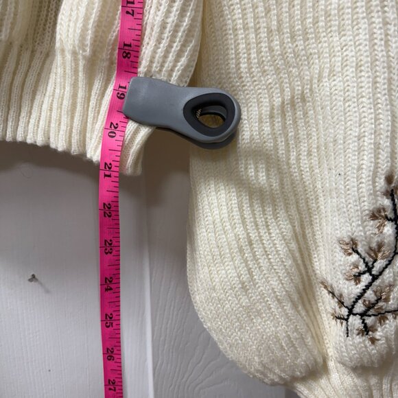 Embroidered Bee & floral design soft turtleneck cream & yellow sweater size 1XL - Picture 4 of 12